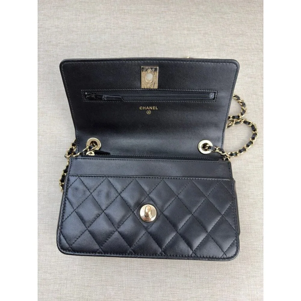 CHANEL Black Lambskin Trendy CC Wallet on Chain GHW